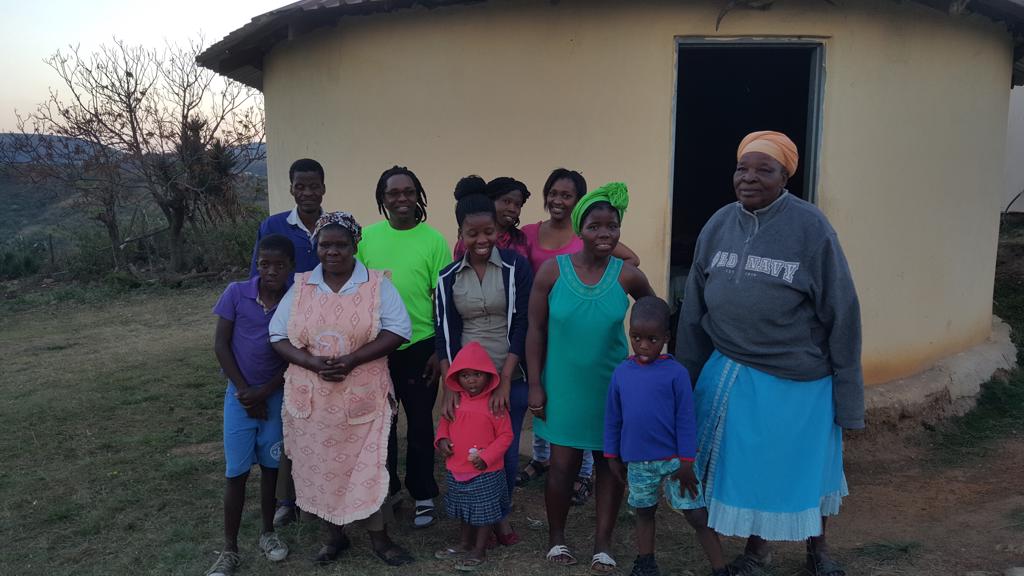 Nieuwsbrief Out in Africa - Meet the locals - De Nkosi familie in Zululand (foto: Isibindi)..