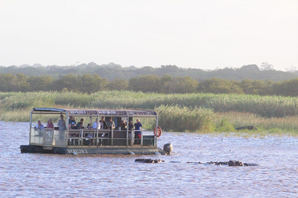 Nieuwsbrief Out in Africa - Isimangaliso St Lucia - Nijlpaarden bekijken tijdens een boottocht