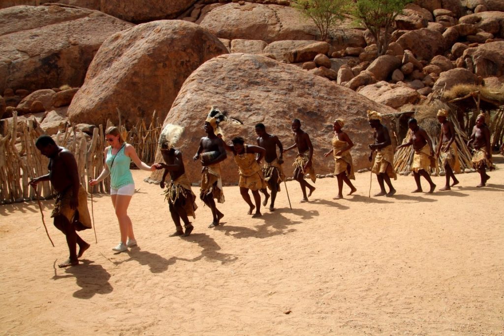 Damaraland, Damaras, dansen, lokale bevolking - meet the locals