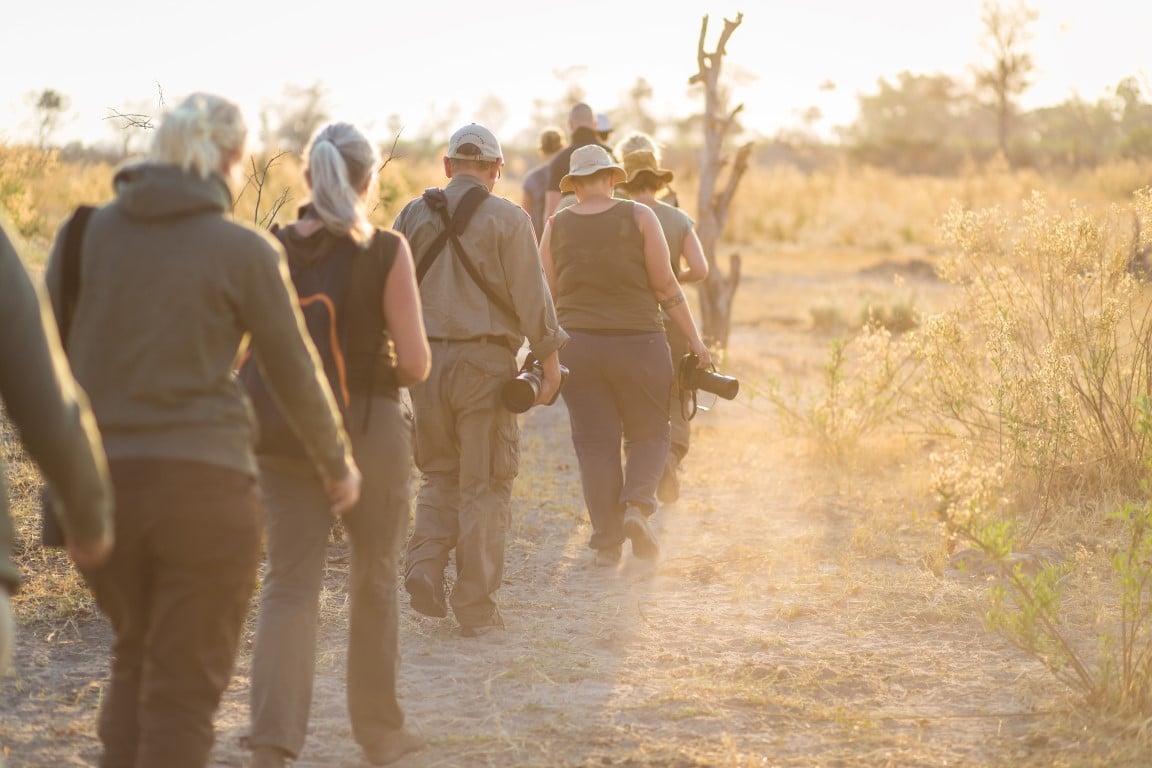 Sango Safari Camp - In ganzenpas tijdens bushwalk met ranger