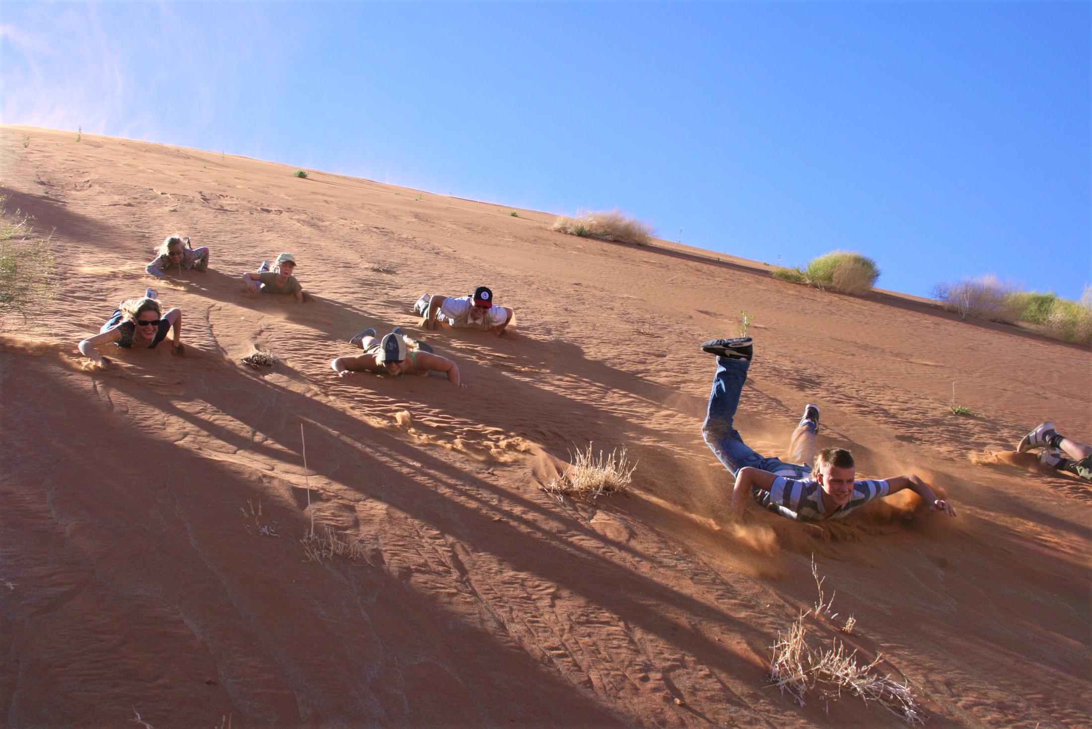 Sossusvlei - Van de duinen naar beneden glijden