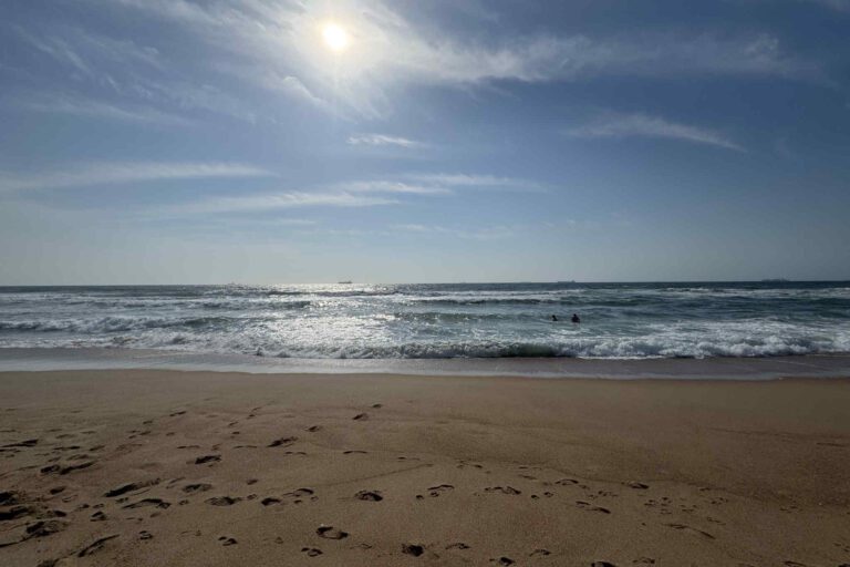 Strand bij Isimangaliso in Zuid-Afrika