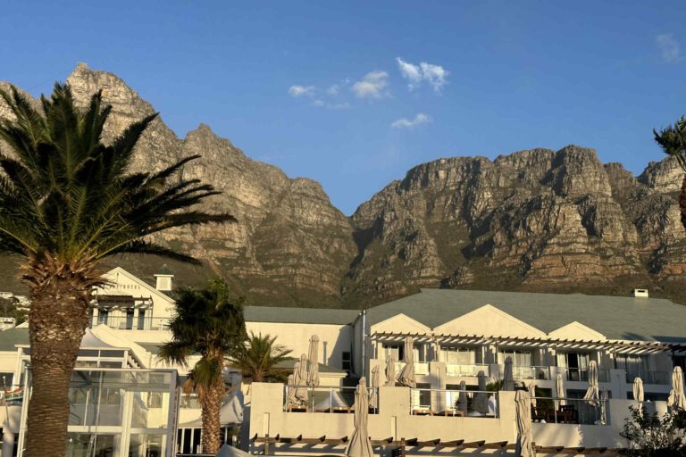 De Twelve Apostels vanaf Camps Bay in Kaapstad
