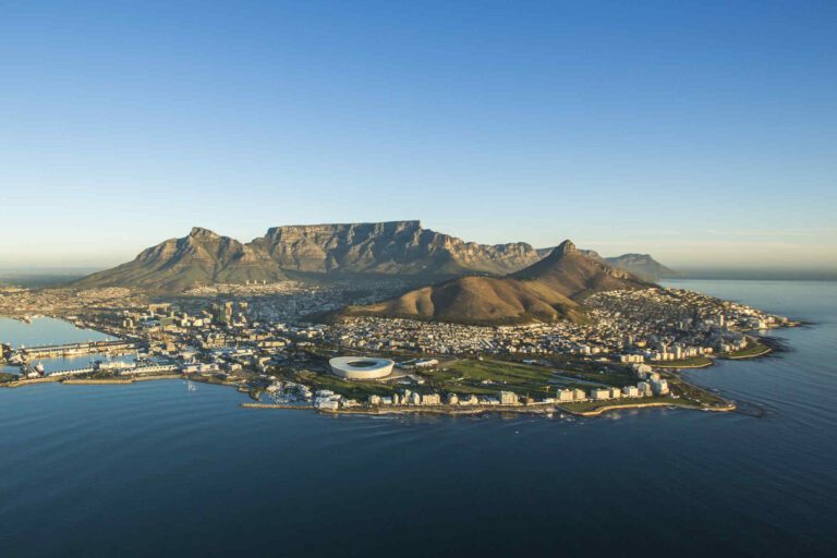 Panoramashot over Kaapstad met de Tafelberg