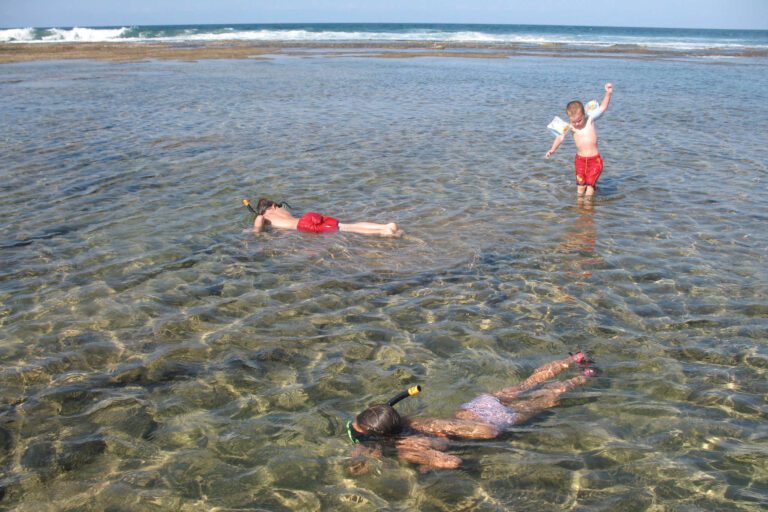 Kinderen zwemmen