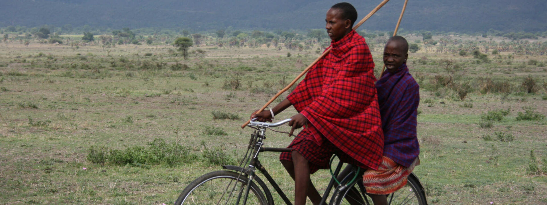 Masaai op de fiets