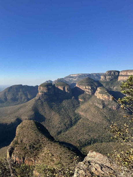 Uitzicht over Blyde Canyon en de Drie Rondavels op de Panoramaroute