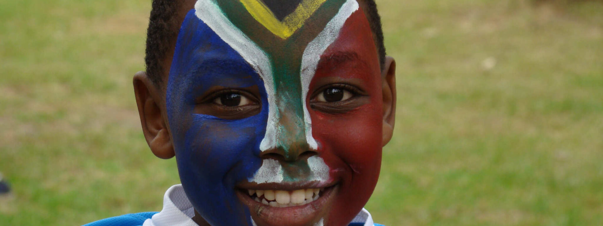 Sanele met Zuid-Afrikaanse vlag