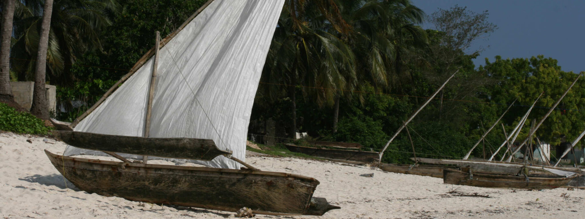 Dhow boot op het strand